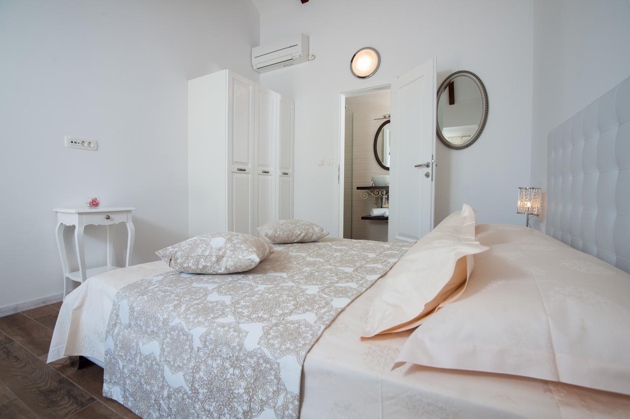 Luxury Villa Kate - In Lucice Bay With Turquoise Sea, Amazing Seaviews, And Heated Pool Milna  Εξωτερικό φωτογραφία