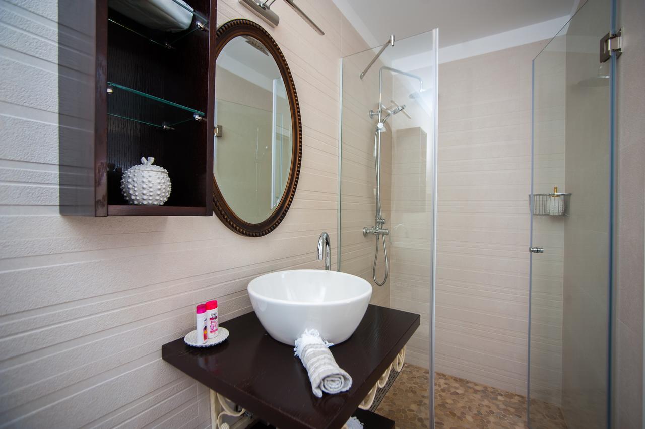 Luxury Villa Kate - In Lucice Bay With Turquoise Sea, Amazing Seaviews, And Heated Pool Milna  Εξωτερικό φωτογραφία