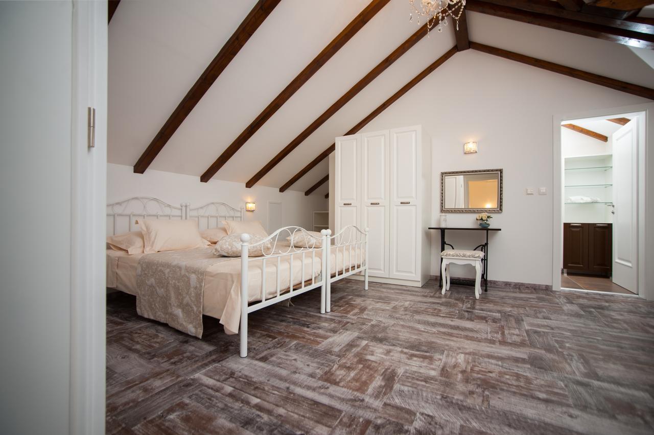 Luxury Villa Kate - In Lucice Bay With Turquoise Sea, Amazing Seaviews, And Heated Pool Milna  Εξωτερικό φωτογραφία