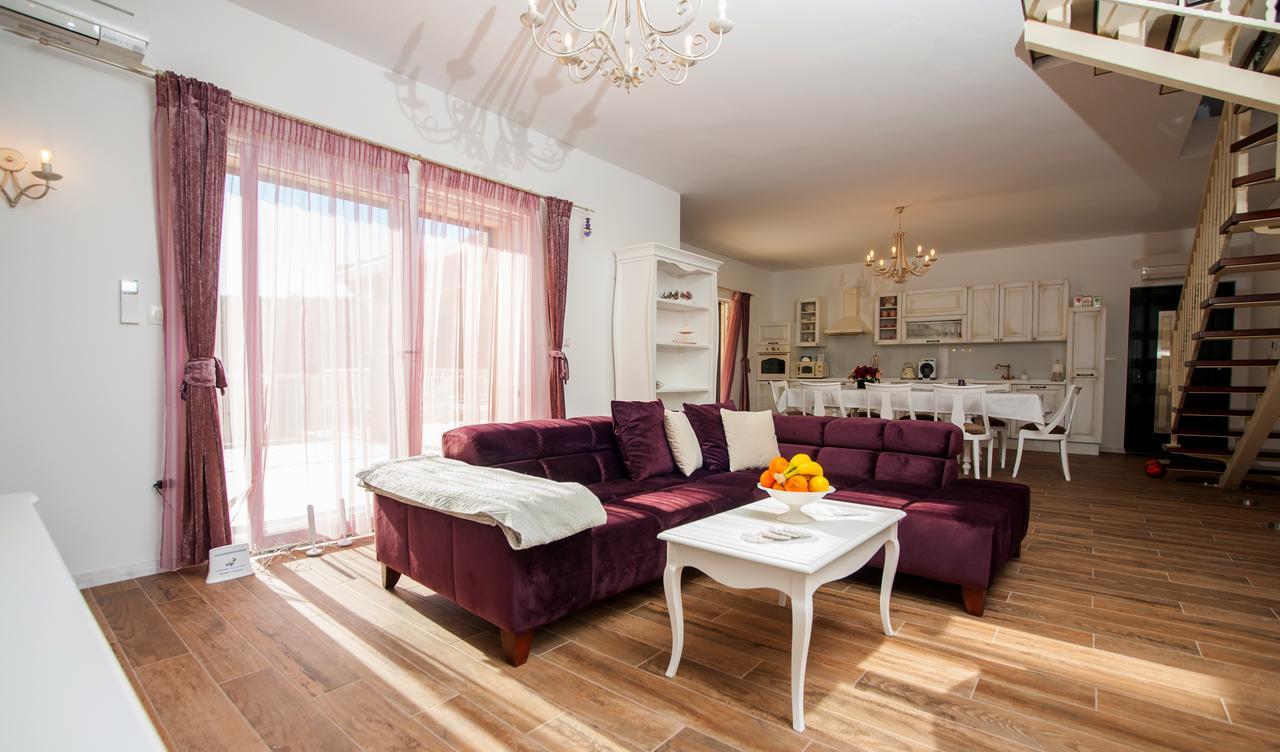 Luxury Villa Kate - In Lucice Bay With Turquoise Sea, Amazing Seaviews, And Heated Pool Milna  Εξωτερικό φωτογραφία