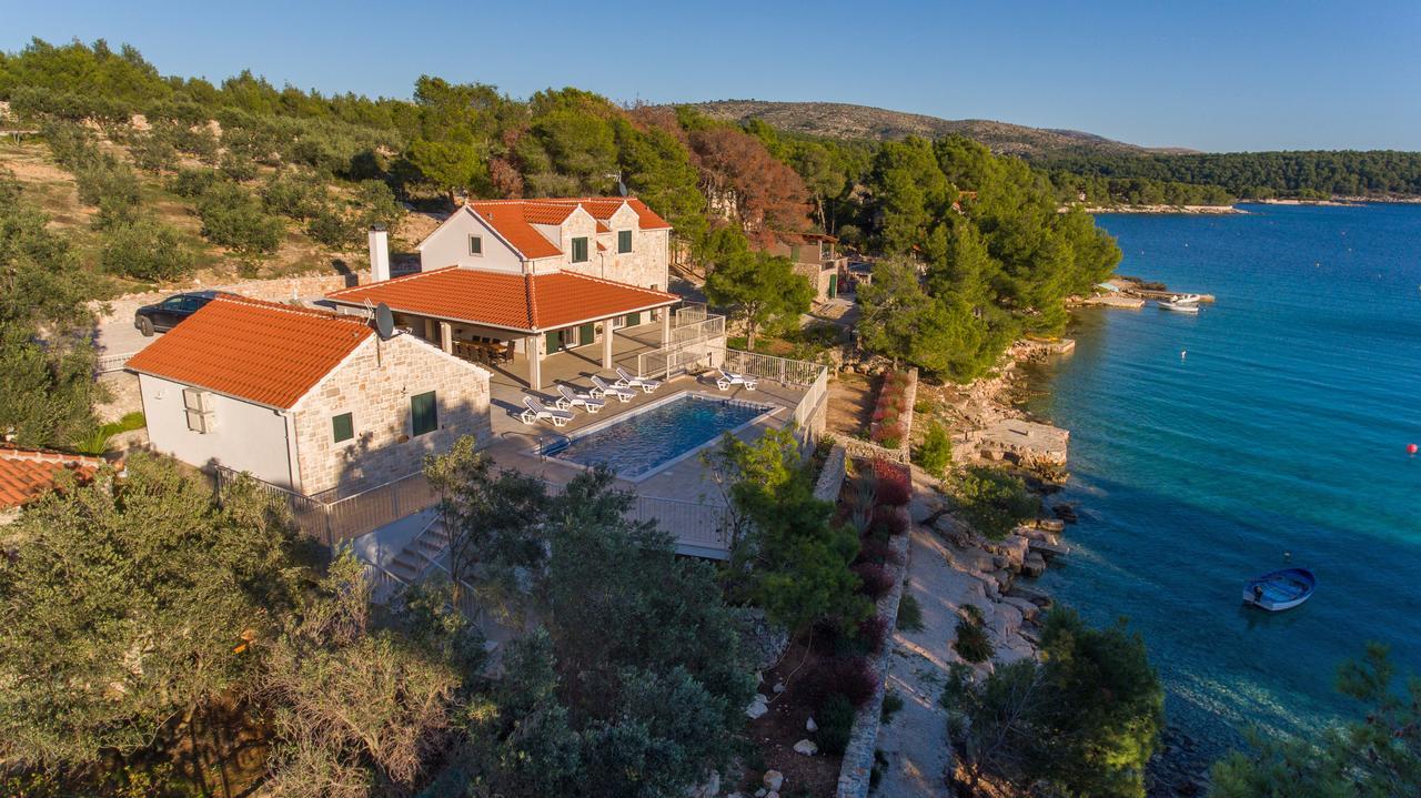 Luxury Villa Kate - In Lucice Bay With Turquoise Sea, Amazing Seaviews, And Heated Pool Milna  Εξωτερικό φωτογραφία