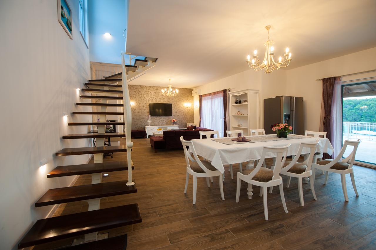 Luxury Villa Kate - In Lucice Bay With Turquoise Sea, Amazing Seaviews, And Heated Pool Milna  Εξωτερικό φωτογραφία