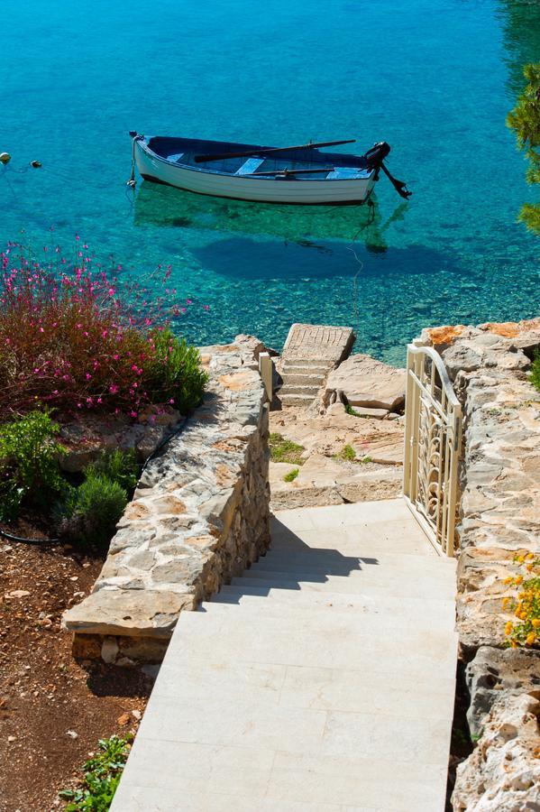 Luxury Villa Kate - In Lucice Bay With Turquoise Sea, Amazing Seaviews, And Heated Pool Milna  Εξωτερικό φωτογραφία