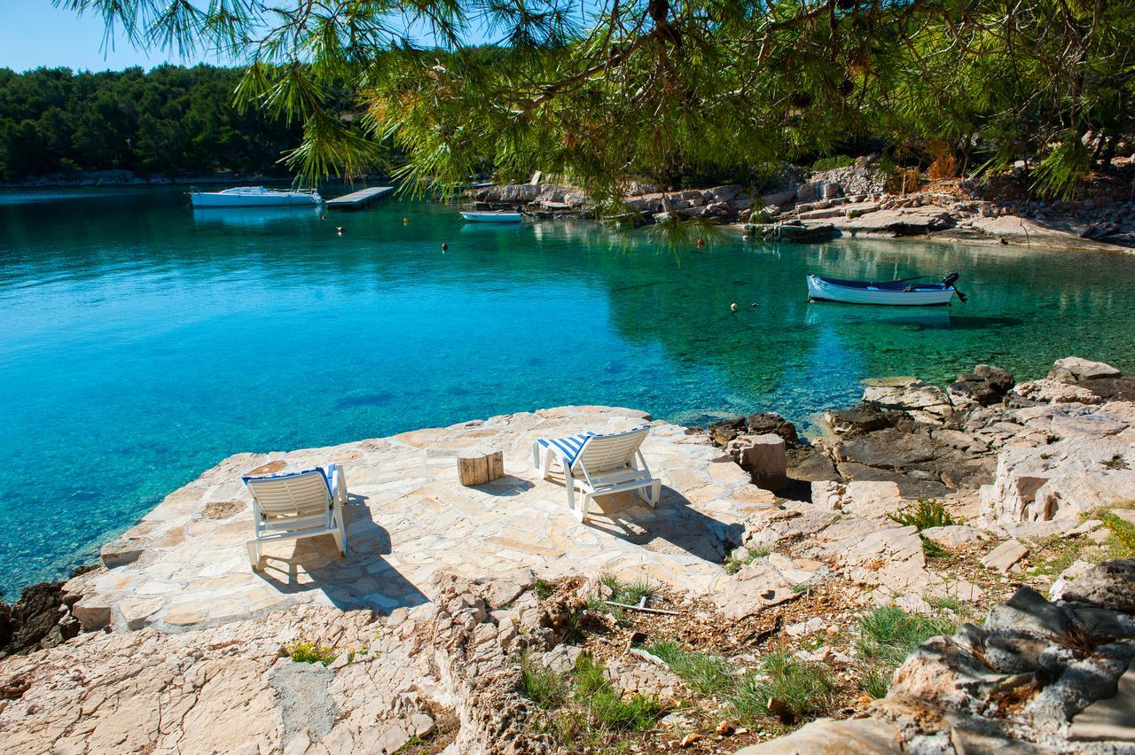 Luxury Villa Kate - In Lucice Bay With Turquoise Sea, Amazing Seaviews, And Heated Pool Milna  Εξωτερικό φωτογραφία