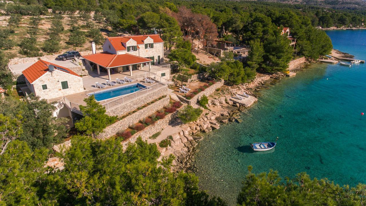 Luxury Villa Kate - In Lucice Bay With Turquoise Sea, Amazing Seaviews, And Heated Pool Milna  Εξωτερικό φωτογραφία