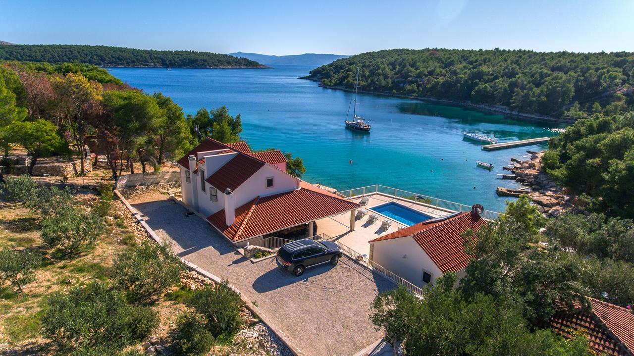 Luxury Villa Kate - In Lucice Bay With Turquoise Sea, Amazing Seaviews, And Heated Pool Milna  Εξωτερικό φωτογραφία