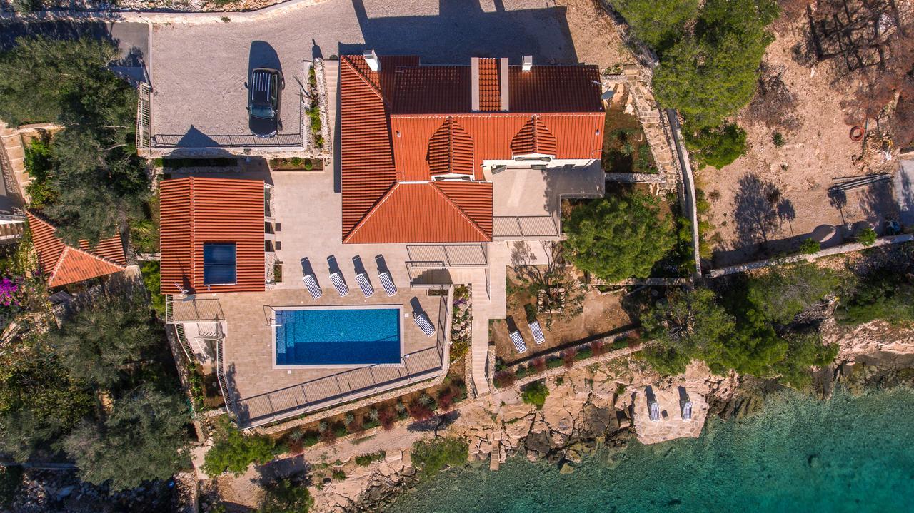 Luxury Villa Kate - In Lucice Bay With Turquoise Sea, Amazing Seaviews, And Heated Pool Milna  Εξωτερικό φωτογραφία