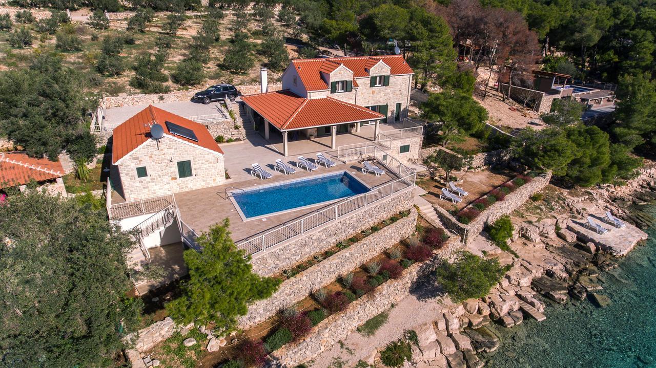 Luxury Villa Kate - In Lucice Bay With Turquoise Sea, Amazing Seaviews, And Heated Pool Milna  Εξωτερικό φωτογραφία
