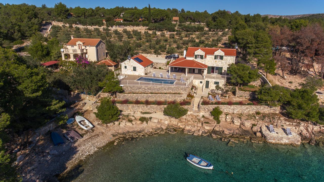 Luxury Villa Kate - In Lucice Bay With Turquoise Sea, Amazing Seaviews, And Heated Pool Milna  Εξωτερικό φωτογραφία