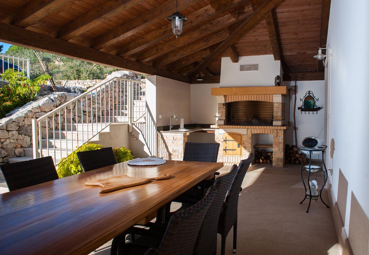 Luxury Villa Kate - In Lucice Bay With Turquoise Sea, Amazing Seaviews, And Heated Pool Milna  Εξωτερικό φωτογραφία