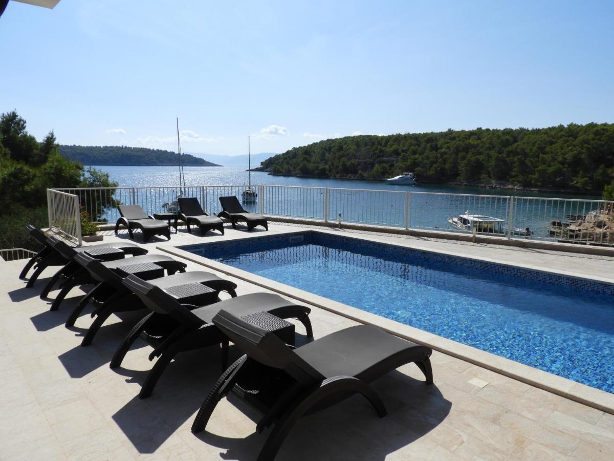 Luxury Villa Kate - In Lucice Bay With Turquoise Sea, Amazing Seaviews, And Heated Pool Milna  Εξωτερικό φωτογραφία
